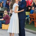 0511_-_Shooting_a_romantic_scene_with_Sutton_Foster_for__Younger__in_Bryant_Park_09.jpg
